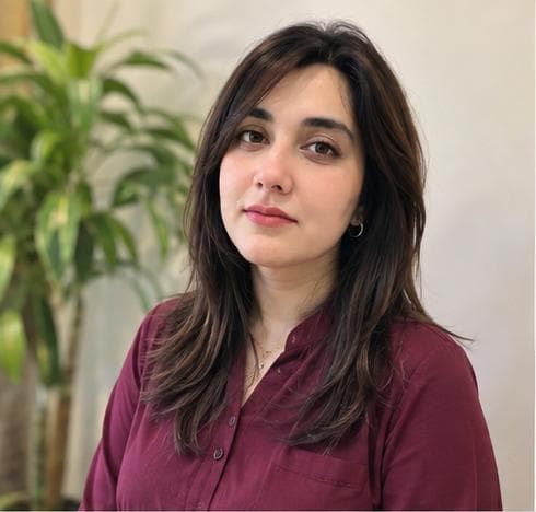 Portrait of Aisha, English lecturer and IELTS coach